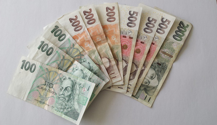 Co s natrženými či zašpiněnými bankovkami? Obchodníci je od vás musí přijmout