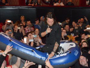 FOTO: Kapela Kryštof rozproudila Olomouc. Netradičně v sále Moravského divadla