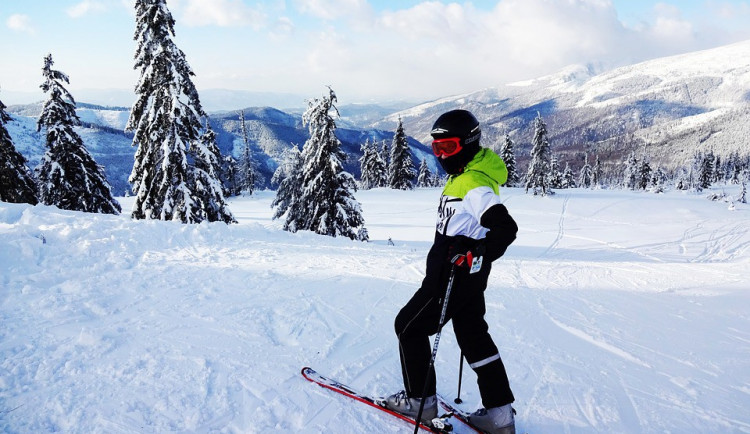 I přes oteplení je v Jeseníkách stále sníh, lyžovat se bude nejméně do Velikonoc