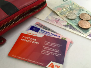 Okradli další seniorku. Policisté varují před kapsáři a radí, jak neštěstí předcházet