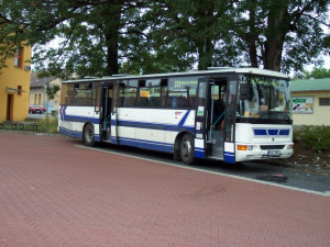 Opilý muž spadl ze sedadla v autobuse. Musel být převezen do nemocnice