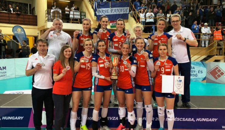 Olomoucké volejbalistky slaví úspěch, z turnaje MEVZA v Maďarsku vezou stříbrné medaile