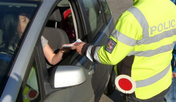Dejte nám auto, zaplatíme pokuty. Známý „ochránce kuřáckých hospod“ má nový projekt