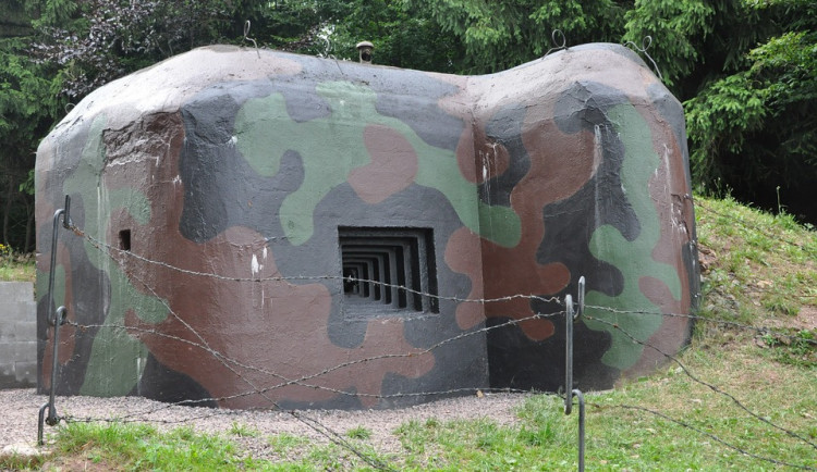 Muž připoutal svého známého řetězem ve vojenském bunkru, olomoucký soud mu vyměřil čtyřletý trest