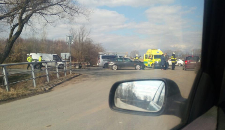 Při tragické dopravní nehodě v Olomouci zemřely dvě děti, další tři osoby se zranily
