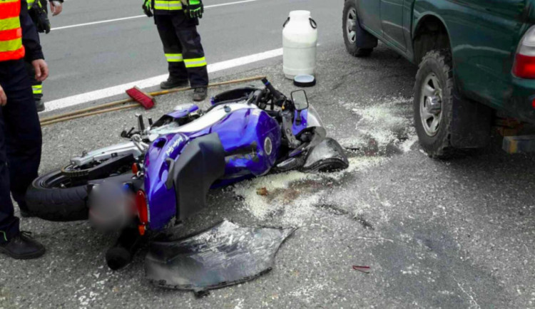 Jen v sobotu hasiči zasahovali na Olomoucku u dvou těžkých nehod motorkářů