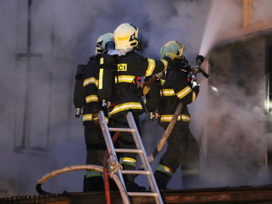Hasiči objevili při likvidaci menšího požáru v rodinném domě mrtvého člověka a psa