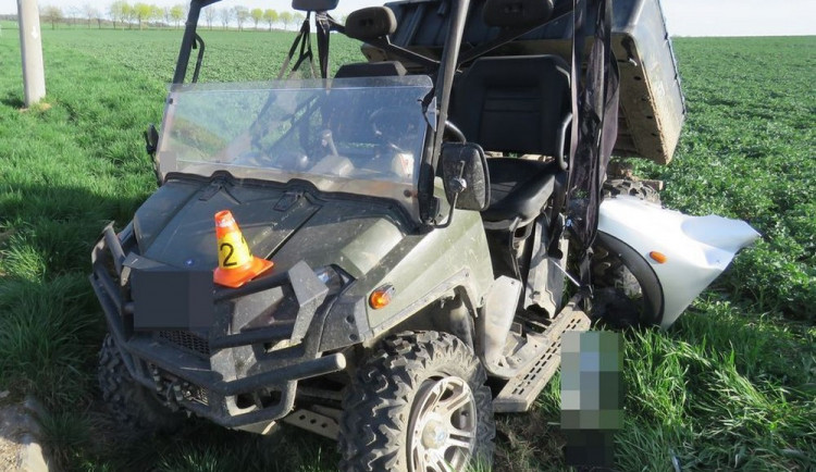 Řidič čtyřkolky je po střetu s autem zraněný