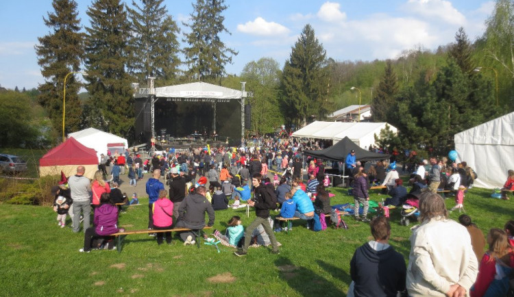 Slet čarodějnic na Plumlově zve na bohatý program, přijedou kapely Wohnout i Jaksi Taksi