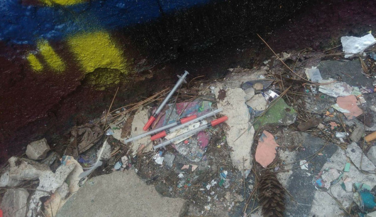 Akce JEHLA je tu, strážníci budou sbírat použité jehly a stříkačky