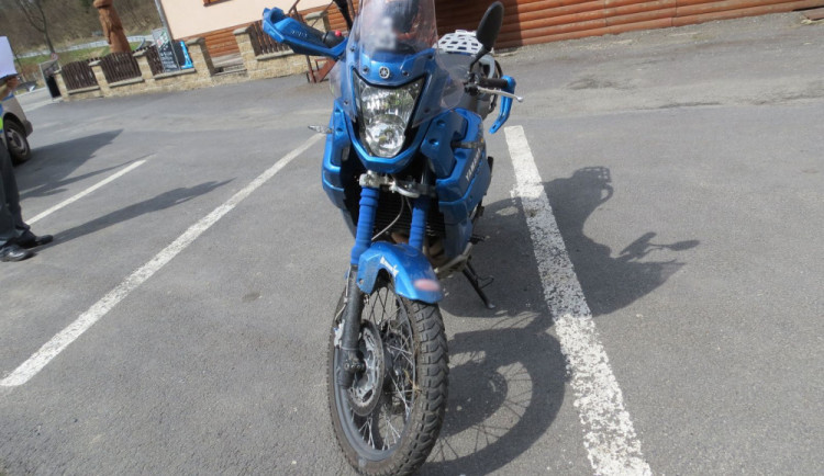 Šestapadesátiletý motorkář nezvládl řízení, do olomoucké nemocnice letěl vrtulníkem