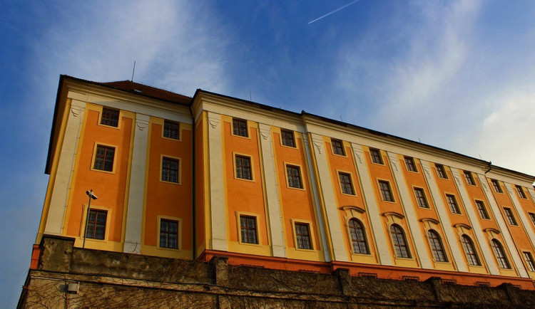 POČASÍ NA PÁTEK: Slunečno a teploty až na čtyřiadvacítce