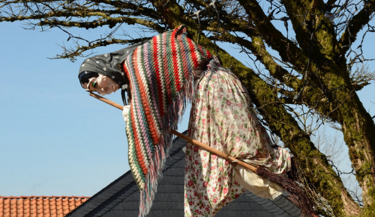 Za nedodržení bezpečnosti při pálení čarodějnic hrozí pokuta až dvacet tisíc
