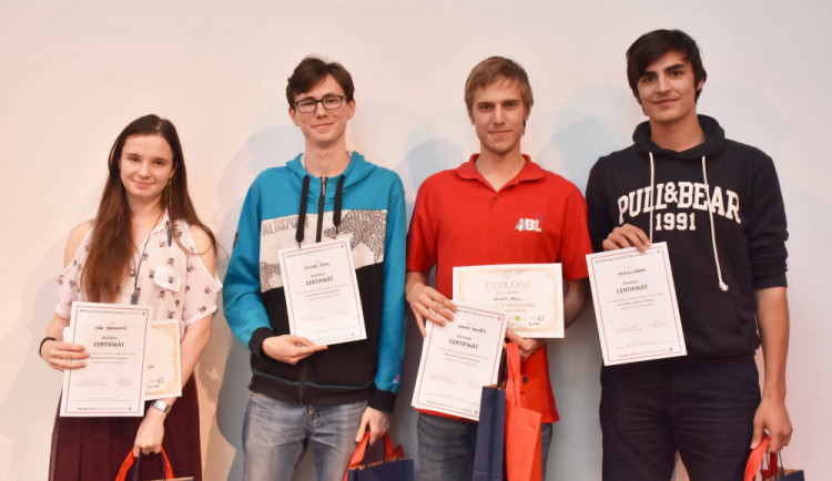 Olomoučtí středoškoláci vymysleli aplikaci, která pohlídá konec platnosti osobních dokladů