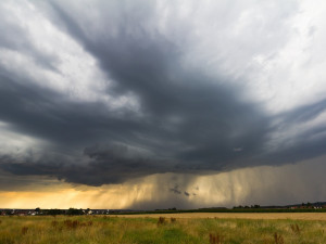 POČASÍ NA STŘEDU: Teploty až na šestadvacítce, večer se můžou objevit bouřky nebo přeháňky