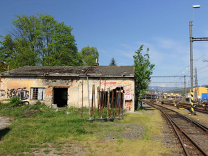 Útočník v opilosti napadl svého známého, hrozí mu za to až deset let