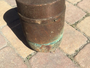 Lidé nalezli u pošty na Jeremenkově ulici urnu s lidskými ostatky