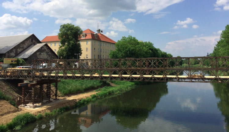 Vedle mostu u Bristolu vzniká provizorní lávka pro pěší, zprůchodněna bude 1. července
