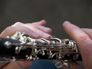 Mladík hrál ve dvě ráno v centru Olomouce na klarinet, strážníci mu vysvětlili, že to není nejlepší nápad