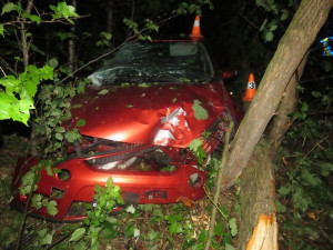 Řidič naboural kvůli mikrospánku, vznikla stotisícová škoda
