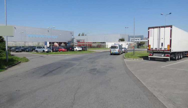 Agresivní řidička v Olomouci vybrzdila Fabii tak, že došlo ke srážce. Teď po ní pátrá policie