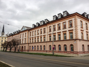 Olomoucký soud potvrdil muži dvanáct let za vraždu seniorky, měl ji v jejím bytě zardousit záclonou