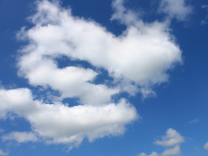 POČASÍ NA PÁTEK: Pršet už bude méně, teploty se budou pohybovat okolo dvacítky