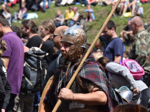 FOTOGALERIE: Středověká společnost ovládla Helfštýn. Podívejte se na fotky z prvního dne festivalu