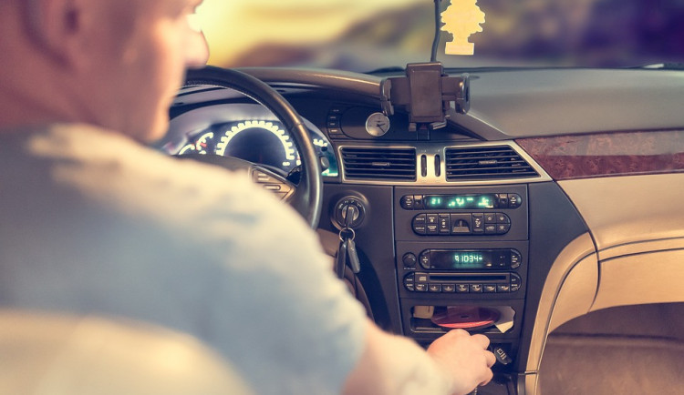 Policisté chytili v noci hned dvakrát téhož zkouřeného řidiče