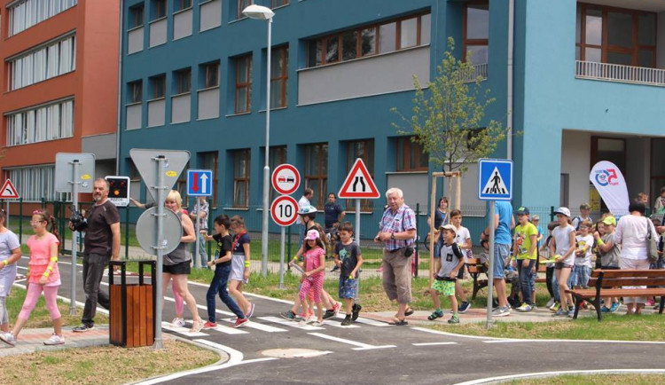 FOTO: V Jeseníku se otevřelo jedno z nejmodernějších dopravních hřišť v kraji