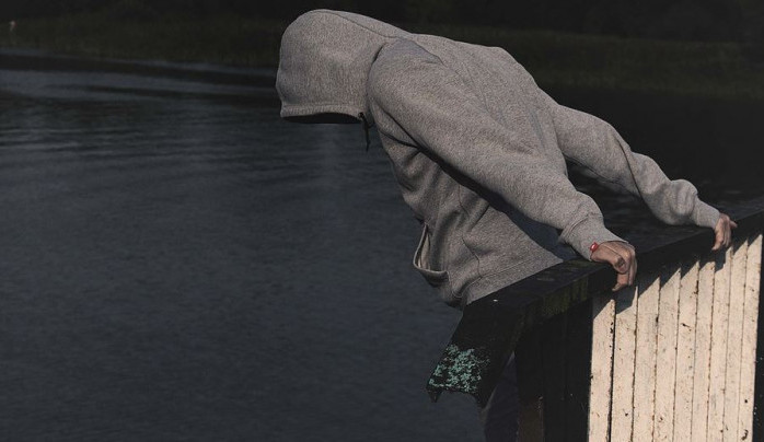 Opilý muž spadl do Mlýnského potoka, vytáhli ho strážníci a poslali ho na záchytku