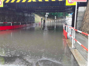 FOTO: Hasiči na severu Moravy vyjížděli kvůli bouřkám. Voda tam zaplavovala sklepy i transfuzní stanici