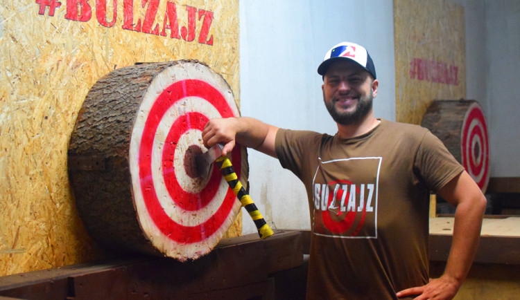 Chci v Olomouci budovat komunitu vrhačů seker a vytvořit zábavné místo, říká Efraim