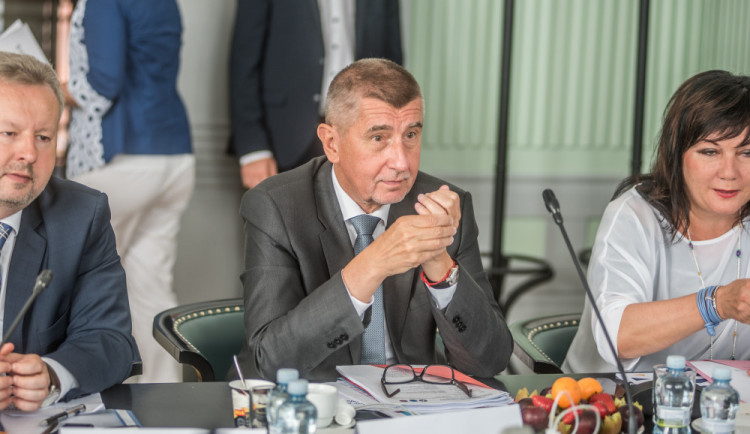 Babišova vláda na středeční návštěvě v kraji řešila dopravu i kůrovce