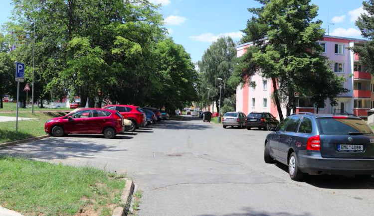 Na téměř dva měsíce se uzavře jednosměrná Želatovská ulice v Přerově. Bude se měnit kanalizační potrubí