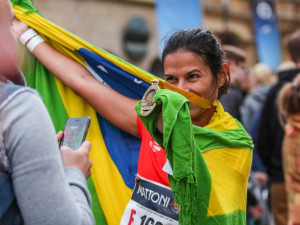 FOTOGALERIE: Každý z běžců je vítěz! Podívejte se na fotky ze včerejšího půlmaratonu