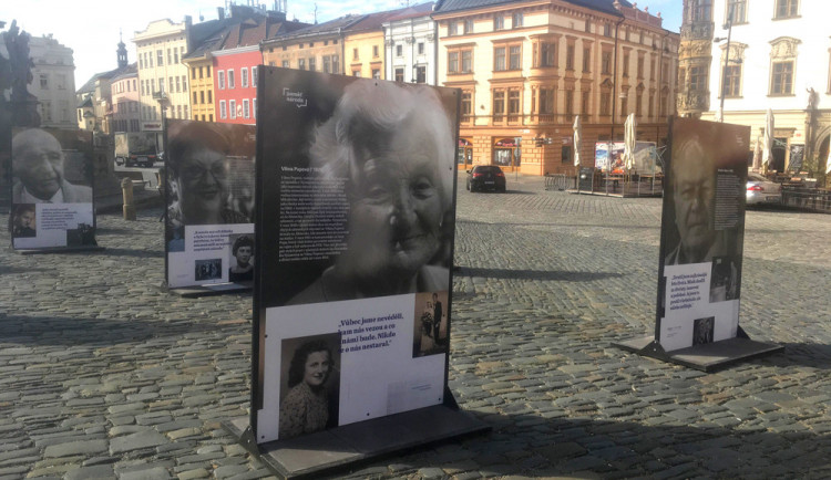 Výstava na Dolním náměstí připomíná důsledky nástupu komunistů k moci