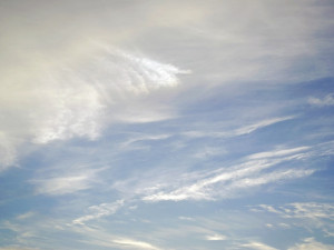 POČASÍ NA STŘEDU: Oblačno a teploty mírně přes dvacet stupňů Celsia