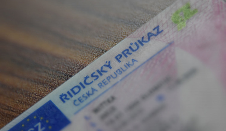Od července nás čekají změny ve vydávání řidičáků. Už můžete na libovolný úřad a bez fotky