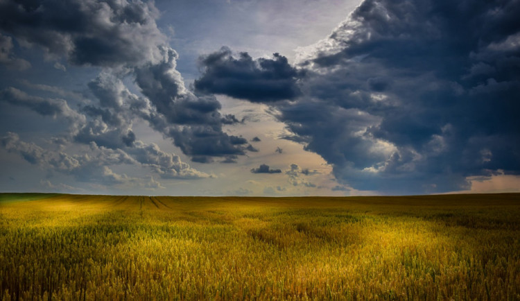 POČASÍ NA ČTVRTEK: Teploty do třiadvaceti a oblačno