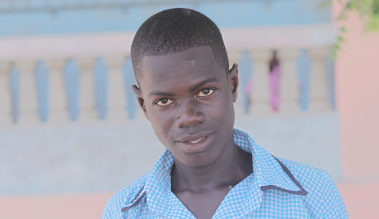 Haiťan Idonel mohl dokončit základní školu díky podpoře droždínských žáků