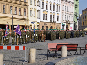 FOTO: Na Horním náměstí se to hemžilo vojáky, probíhal Den ozbrojených sil