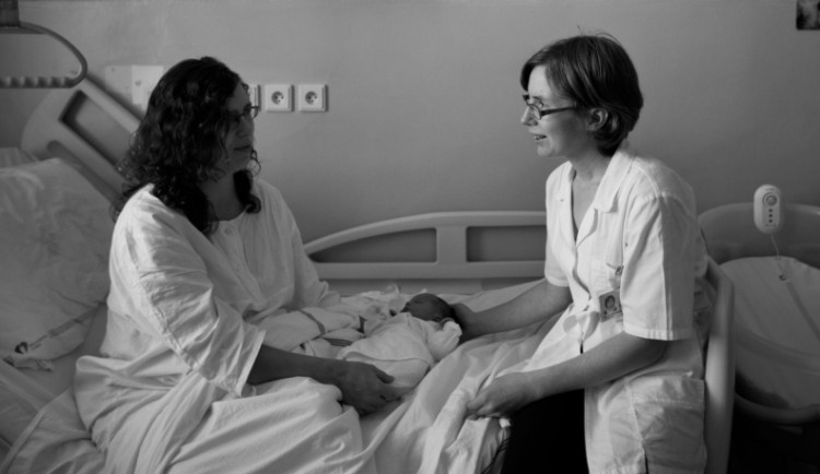 Cyklus fotografií nemocničních kaplanů, který vznikal také v olomoucké nemocnici, vystaví i na Velehradě