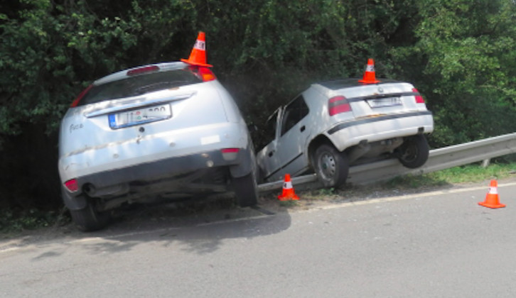 Sedmašedesátiletý řidič přejel se svým autem do protisměru, střetl se s projíždějícím vozidlem