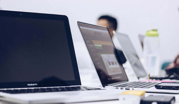 Manželé podvedli na inzertních portálech přes 120 lidí. Nabízeli elektroniku, zboží nedodali