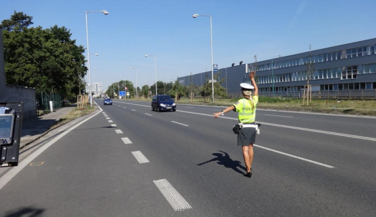 FOTO: Policie v rámci kampaně „Nepozornost zabíjí“ kontroluje rychlost, pásy i stav vozidel