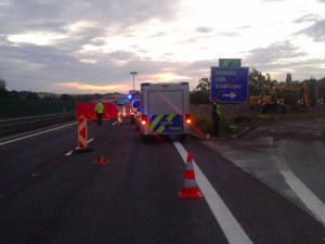 Muže, který nad ránem přecházel u Olomouce dálnici, smetlo auto. Byl na místě mrtvý