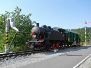 Nadšenci ze Zábřehu opravili vysloužilý služební vagón, bude zdobit železniční skanzen v Lupěném