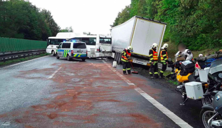 Dálnice D46 je po úterních nehodách průjezdná