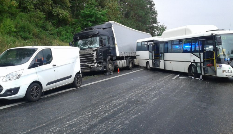 FOTO: Rekapitulace osmi dopravních nehod, ke kterým došlo v úterý na dálnici D46